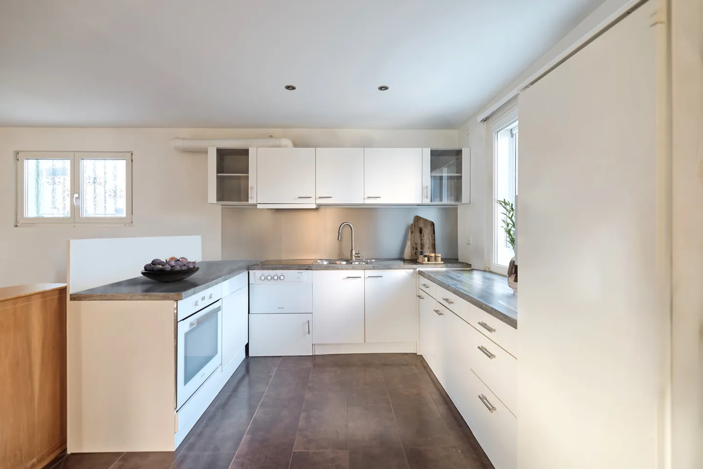 MAISON JUMELÉE DANS UN EMPLACEMENT IDÉAL À BERNER BURGFELD - Photo 2 sur 11