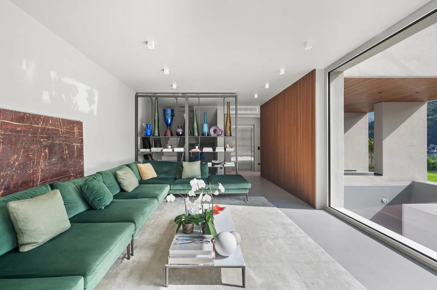 DESIGN VILLA PRIVACY AND LAKE VIEW - Photo 10 of 13