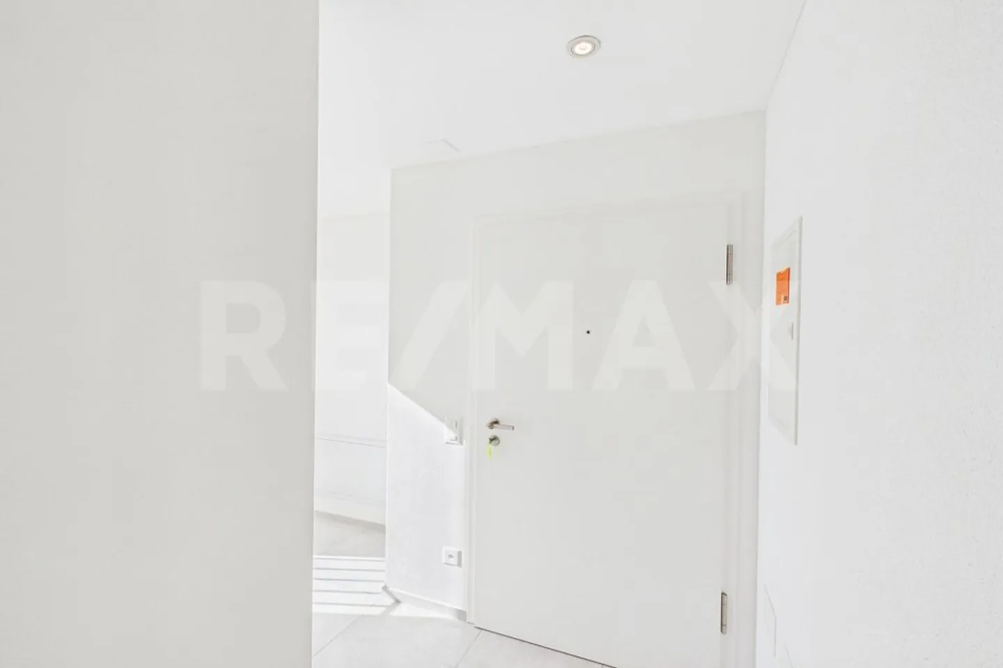 Modern 4½ Room Apartment on the Top Floor - Photo 3 of 13