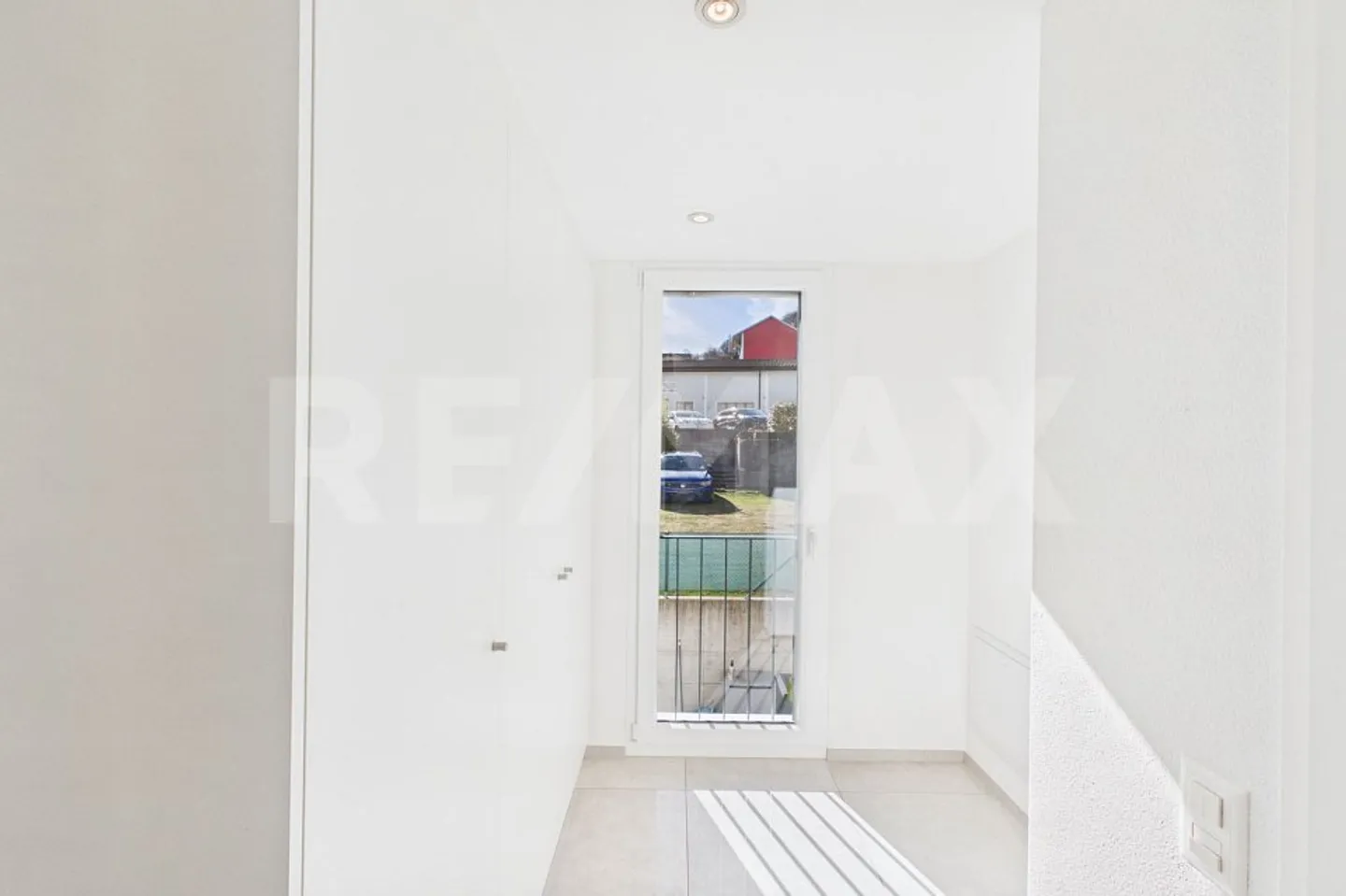 Modern 4½ Room Apartment on the Top Floor - Photo 4 of 13