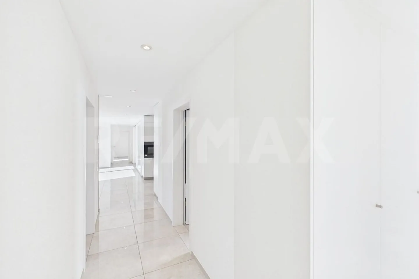 Modern 4½ Room Apartment on the Top Floor - Photo 6 of 13