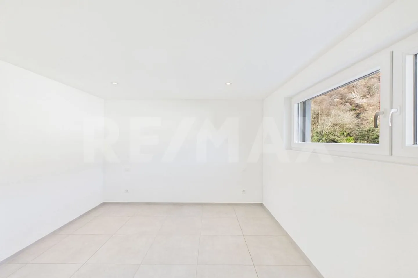 Modern 4½ Room Apartment on the Top Floor - Photo 8 of 13