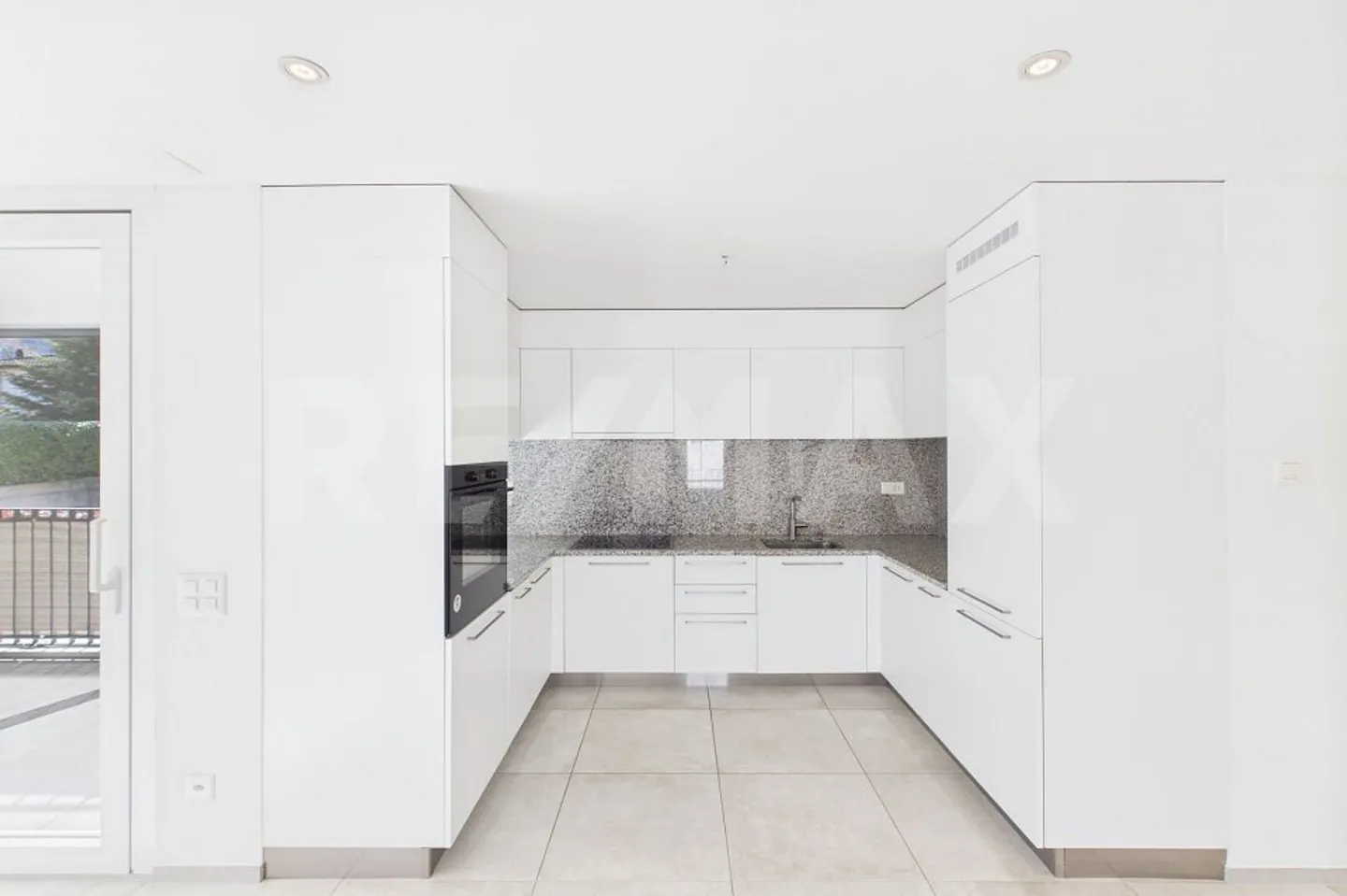 Modern 4½ Room Apartment on the Top Floor - Photo 11 of 13