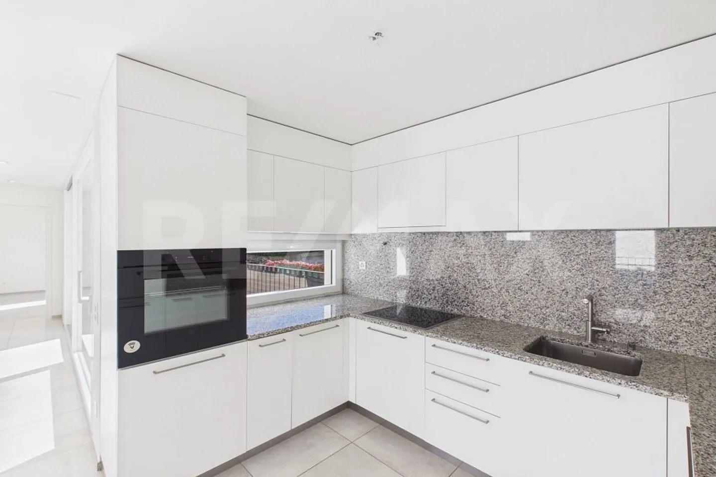 Modern 4½ Room Apartment on the Top Floor - Photo 12 of 13