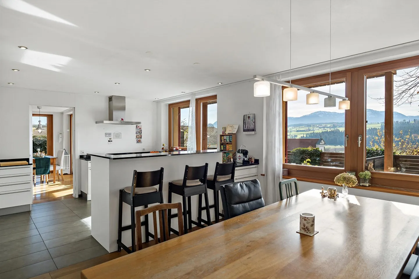 Your home on the sunny side of life - Photo 4 of 11