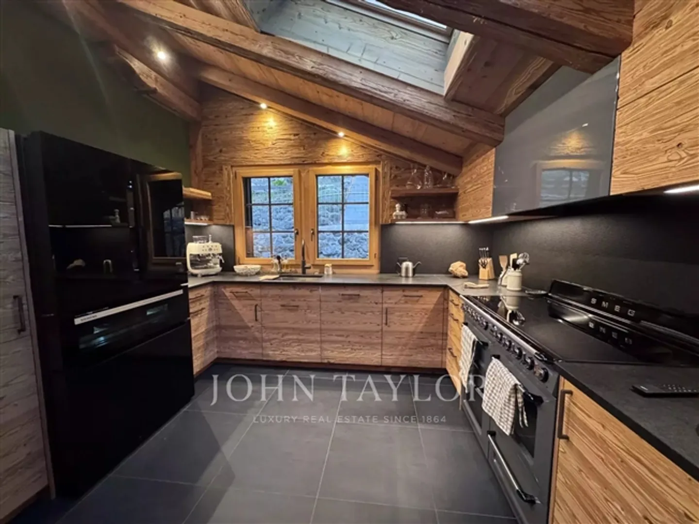 Modern Penthouse in Saanen - Photo 6 of 11