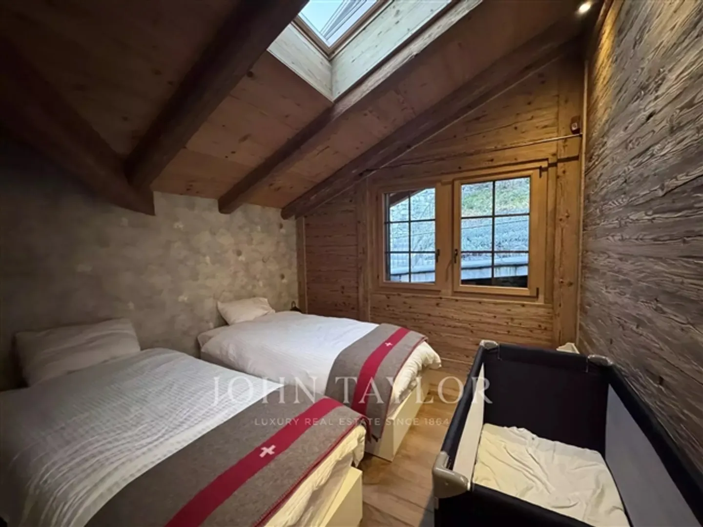 Modern Penthouse in Saanen - Photo 9 of 11