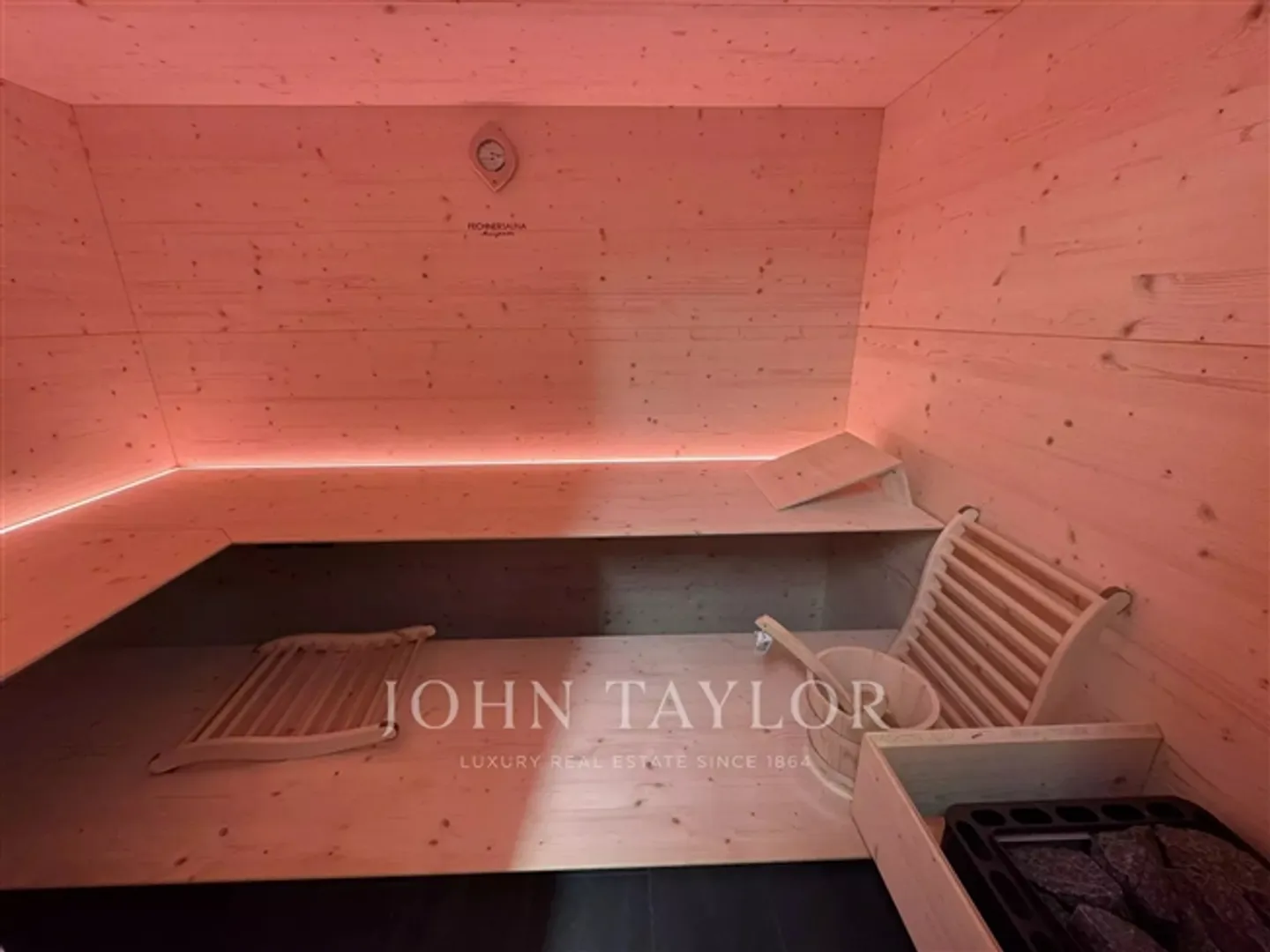 Modern Penthouse in Saanen - Photo 11 of 11