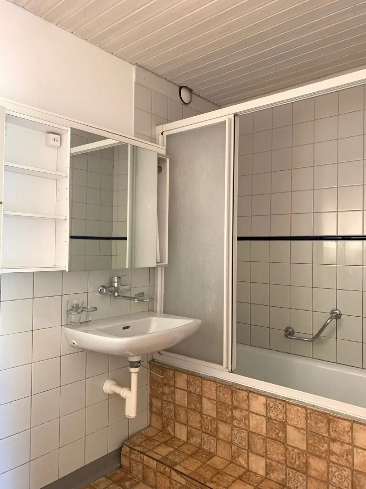 Spacious Family Apartment - Photo 8 of 11