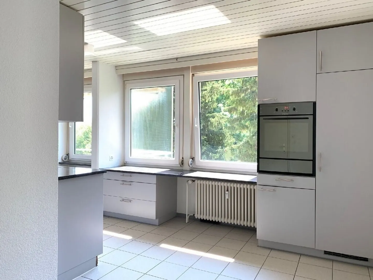 Spacious Family Apartment - Photo 2 of 11