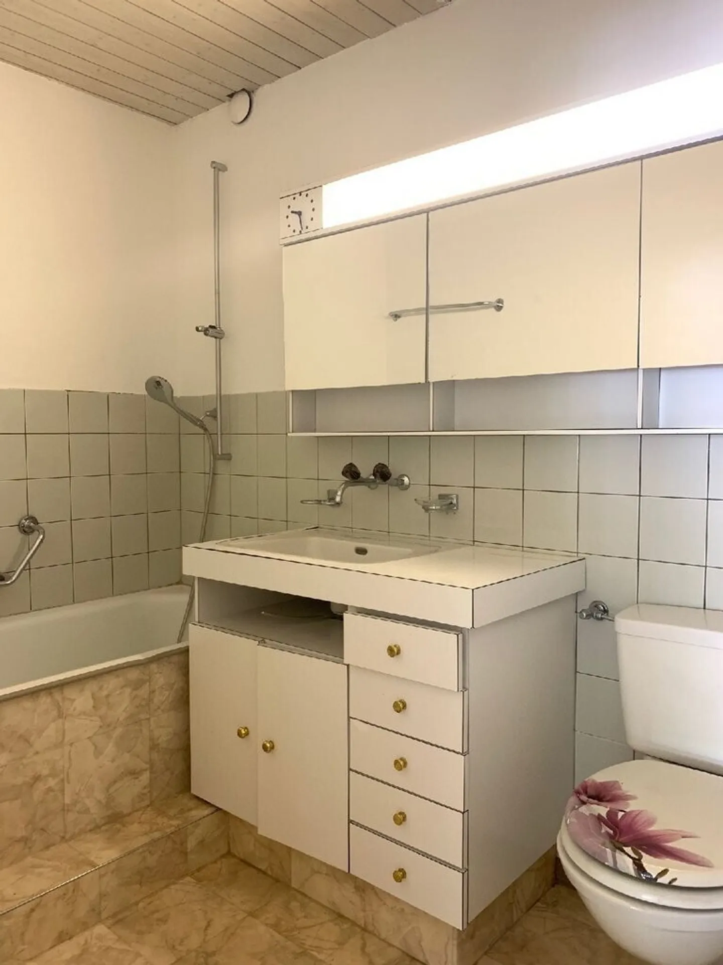Spacious Family Apartment - Photo 9 of 11