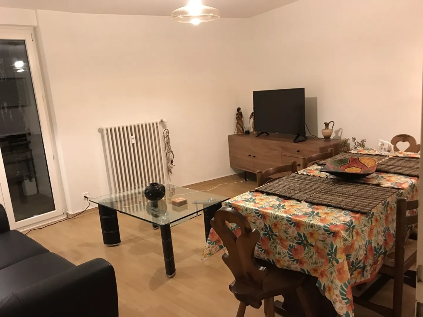 Appartamento affascinante di 3,5 stanze con balcone ad Adliswil - disponibile immediatamente - Foto 3 di 13