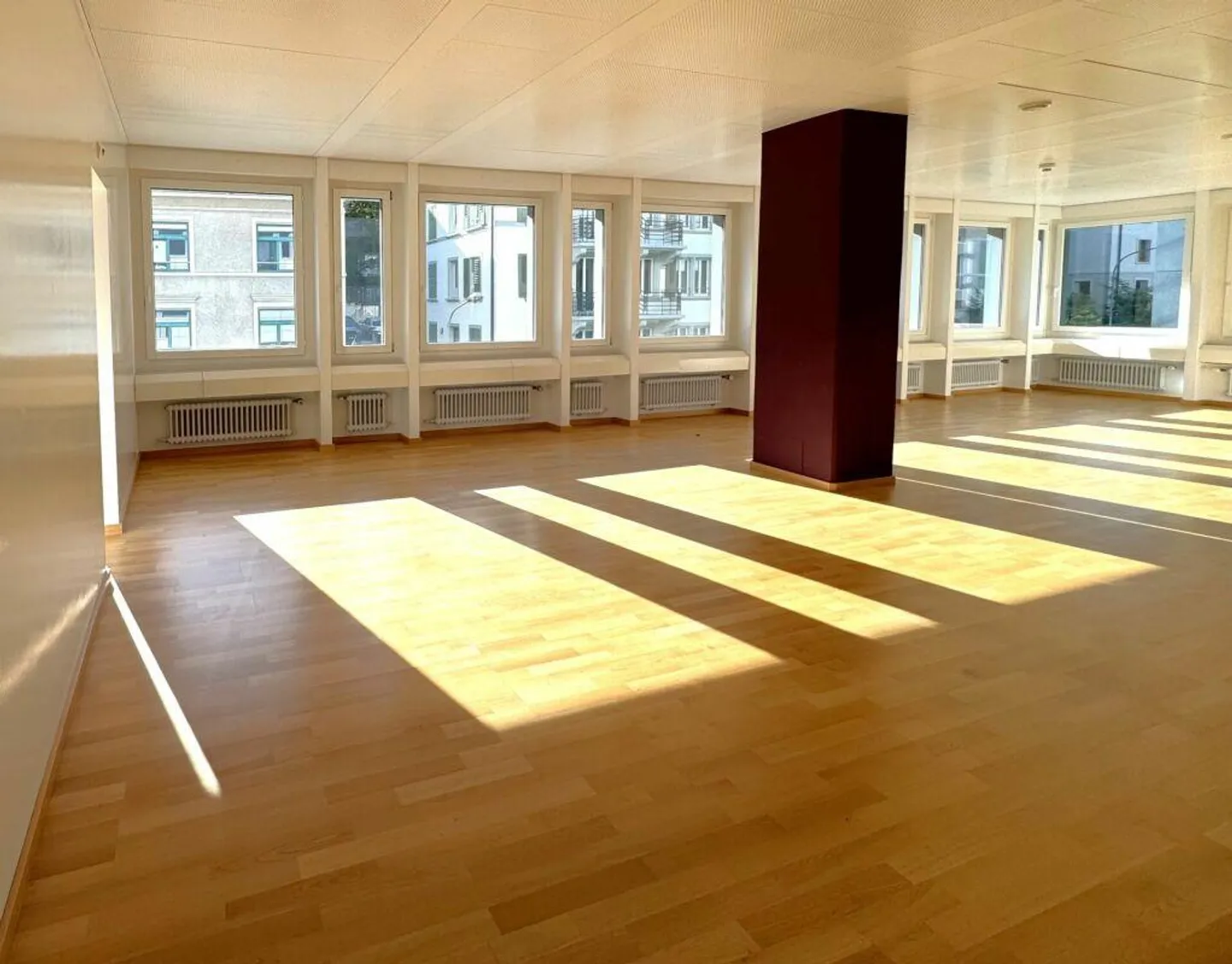 Ambiente di lavoro efficiente - Spazio pronto per il tuo business - Foto 2 di 11