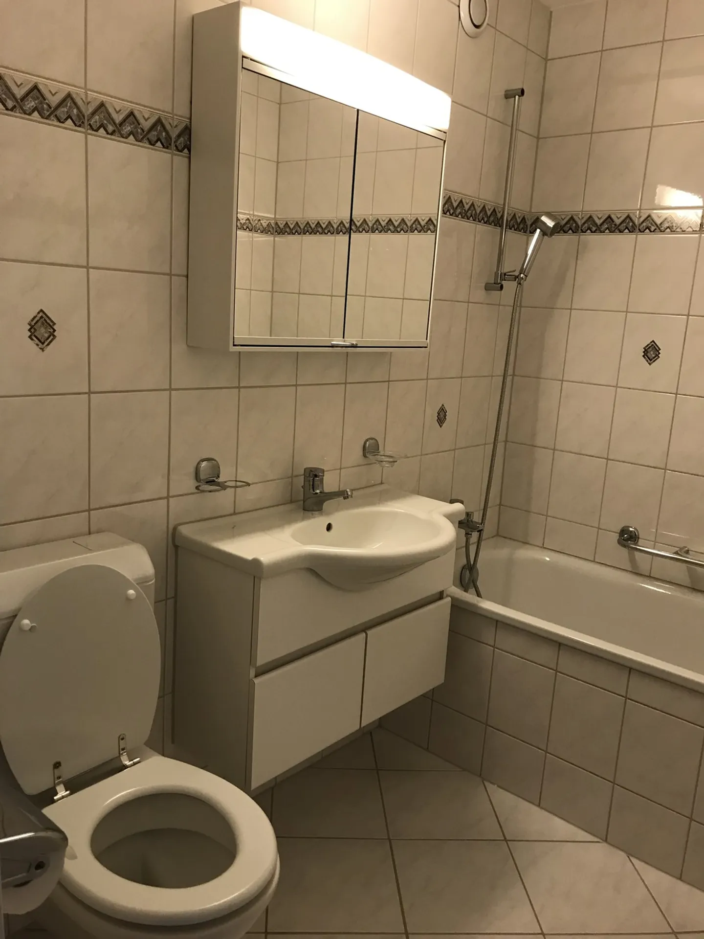 Appartamento affascinante di 3,5 stanze con balcone ad Adliswil - disponibile immediatamente - Foto 10 di 13