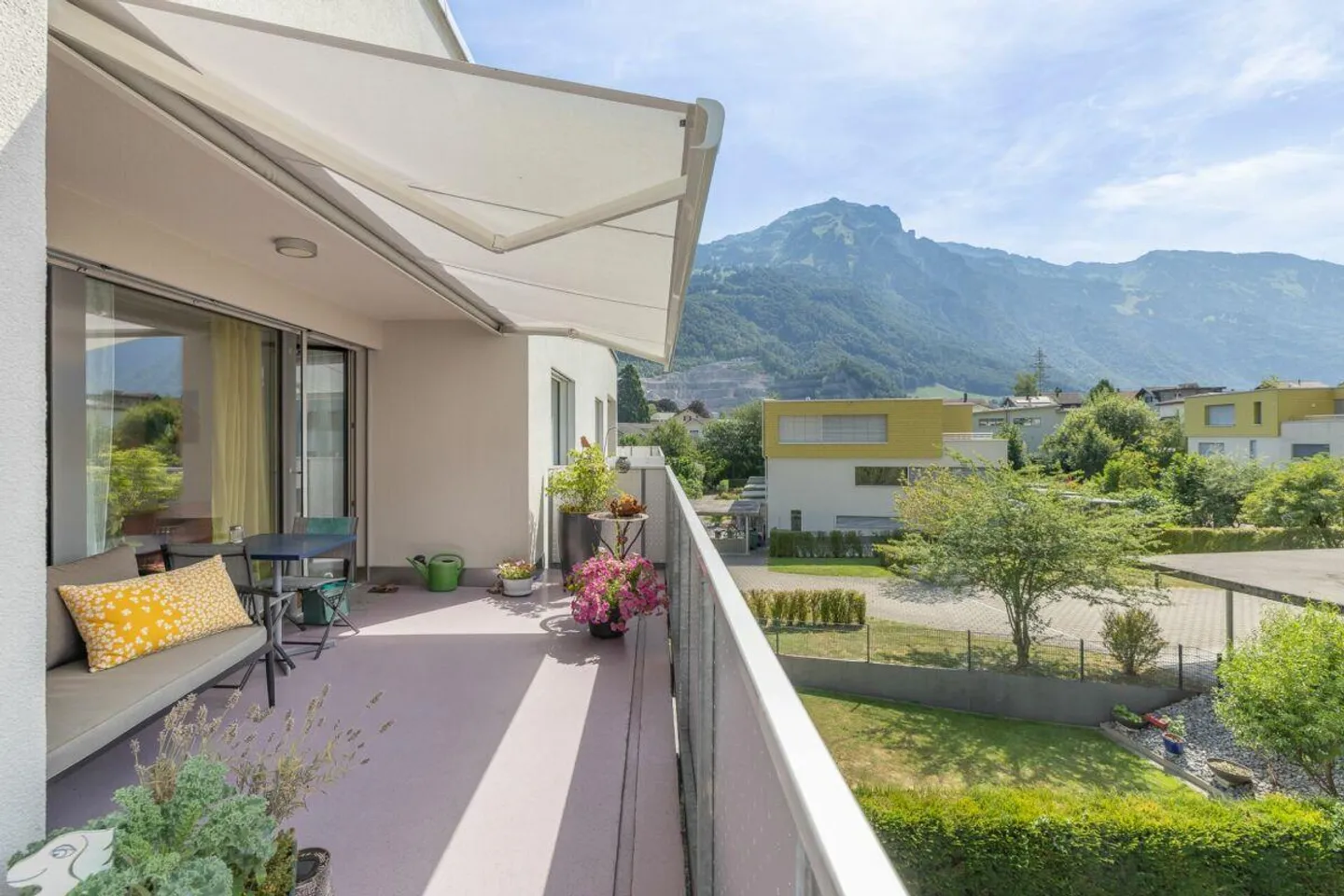 Appartement moderne de 4,5 pièces dans un quartier résidentiel familial - Photo 1 sur 13