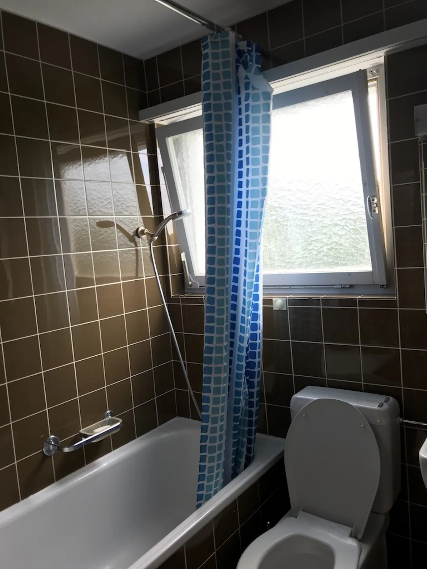 Appartamento affascinante di 3,5 stanze con balcone ad Adliswil - disponibile immediatamente - Foto 11 di 13