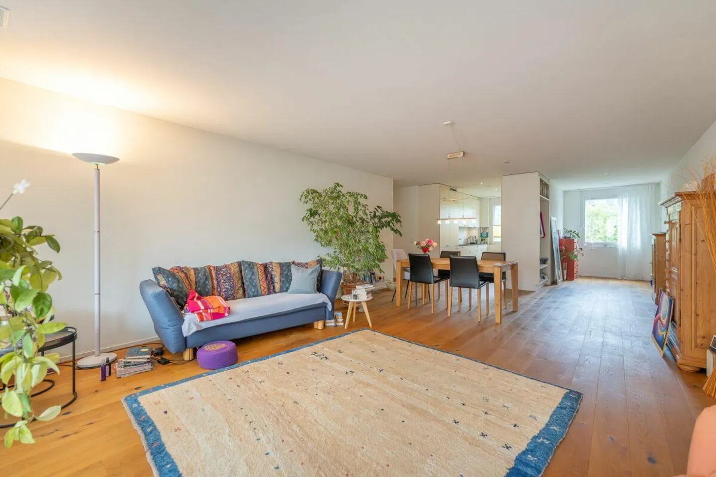 Appartement moderne de 4,5 pièces dans un quartier résidentiel familial - Photo 2 sur 13