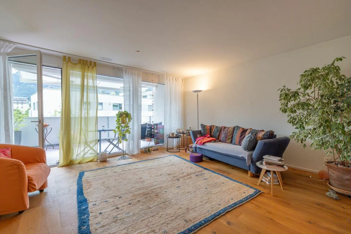 Appartement moderne de 4,5 pièces dans un quartier résidentiel familial - Photo 3 sur 13