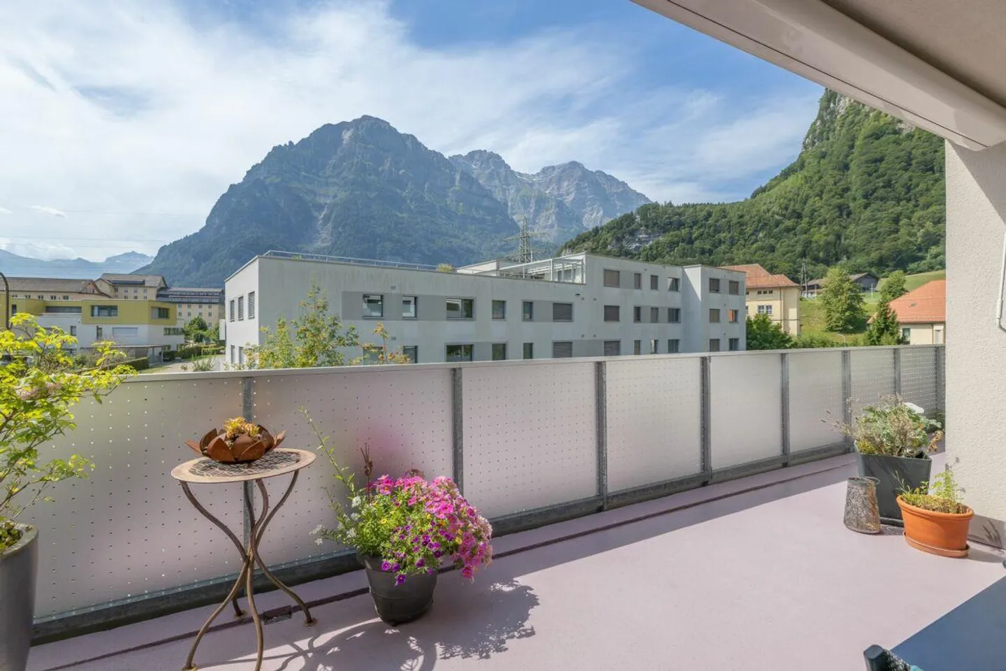 Appartement moderne de 4,5 pièces dans un quartier résidentiel familial - Photo 4 sur 13