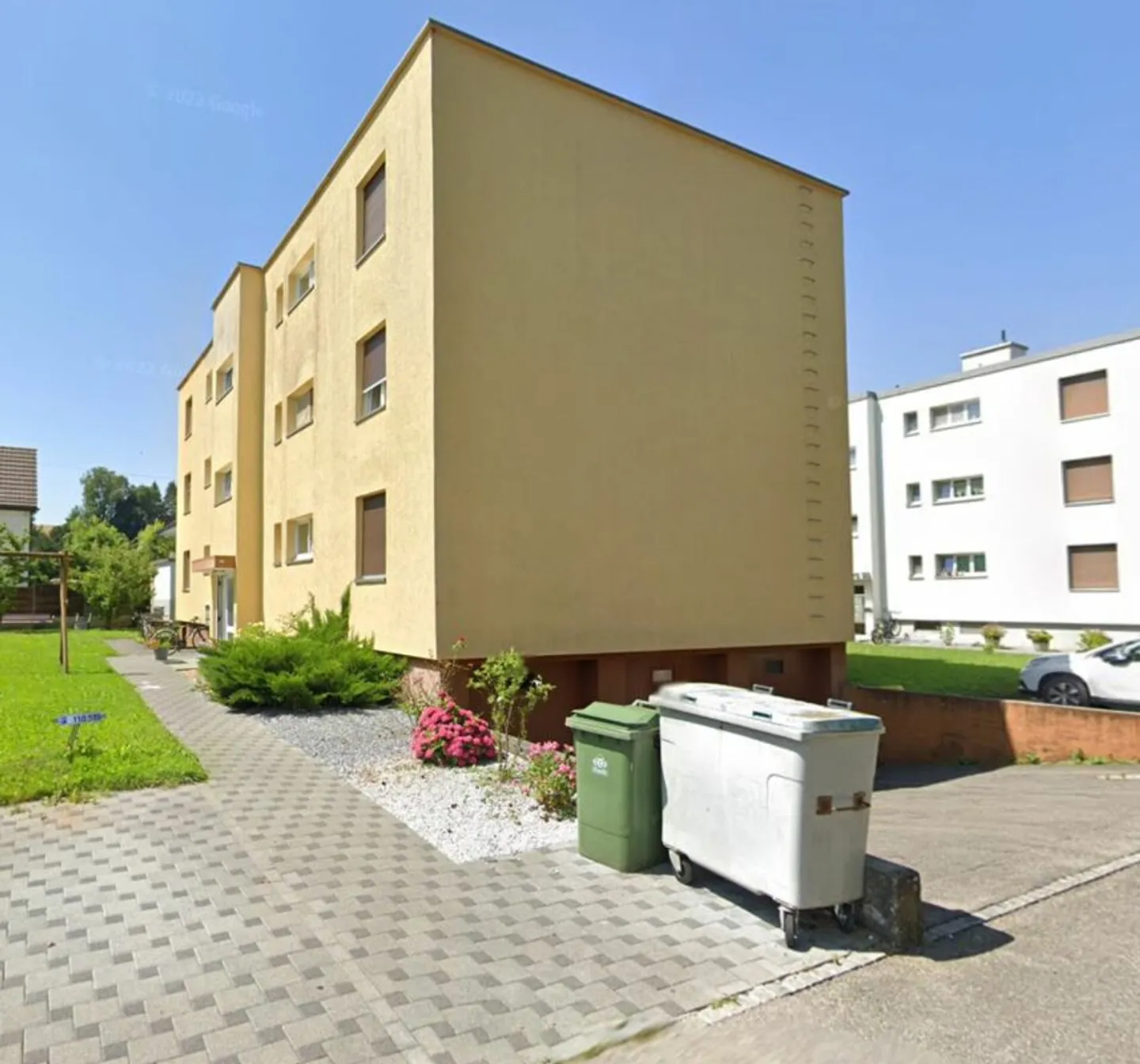 Multi-family house with 9 apartments - Photo 1 of 10