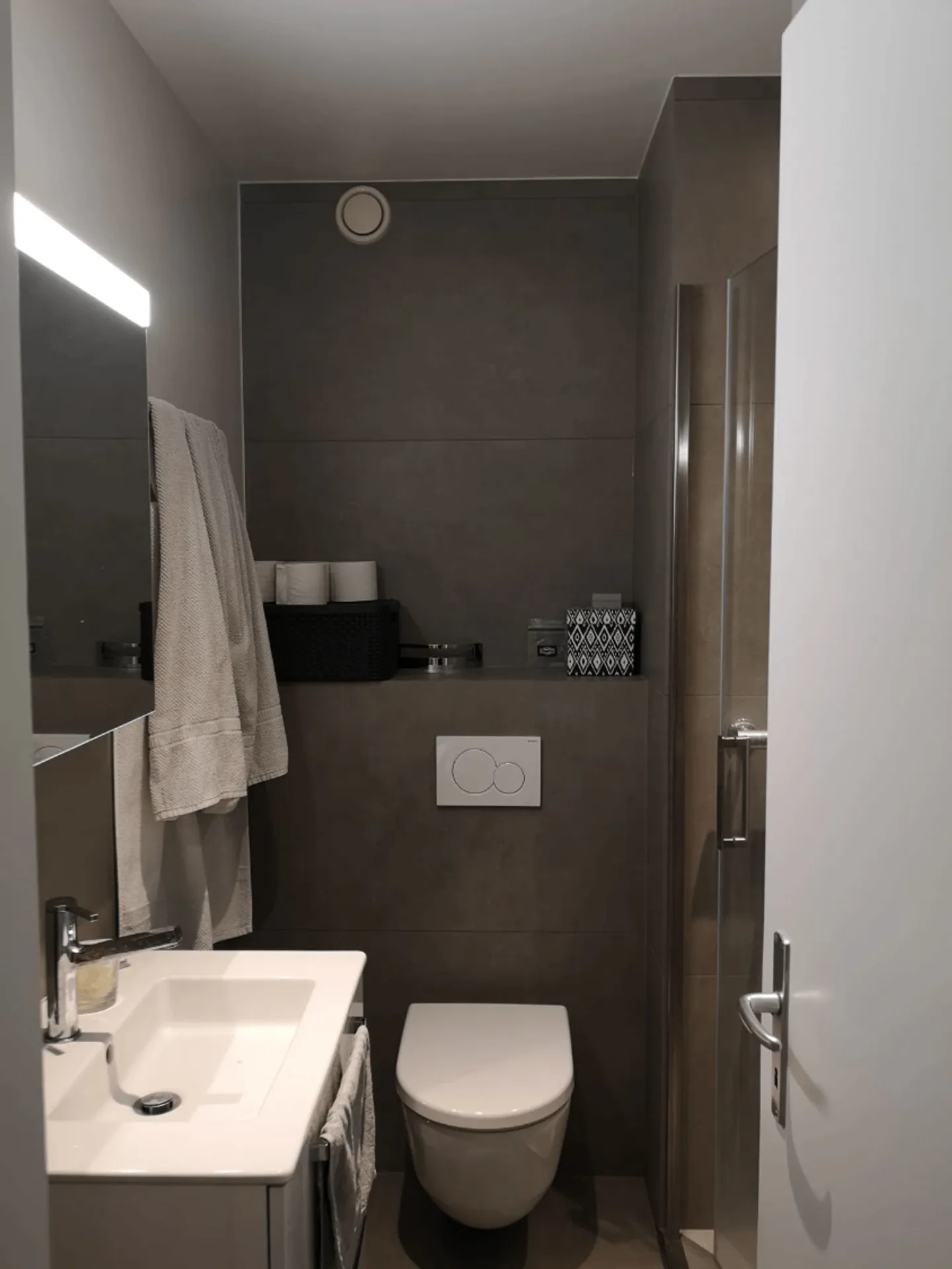 Appartement Charmant avec Terrasse - Photo 4 sur 4