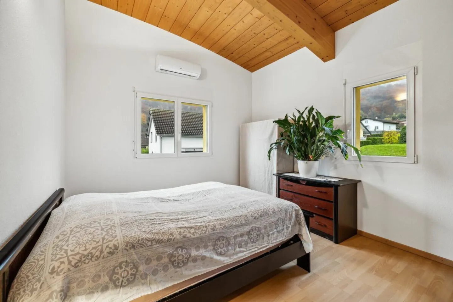 Magnifica villa indipendente con piscina, annesso e ampio terreno a Muraz-Collombey - Foto 19 di 22