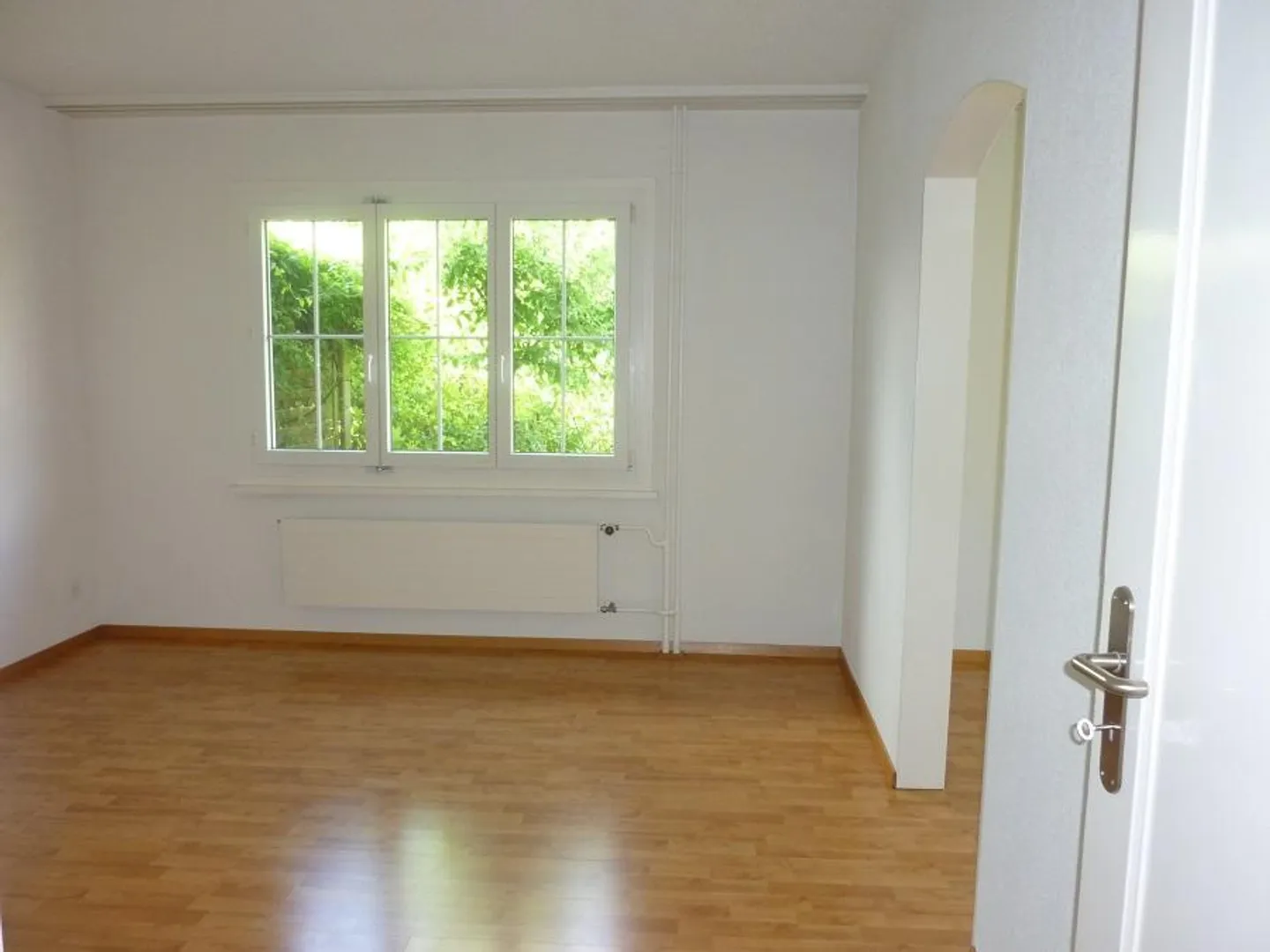 Charmante maison familiale jumelée avec grand jardin - Photo 3 sur 12