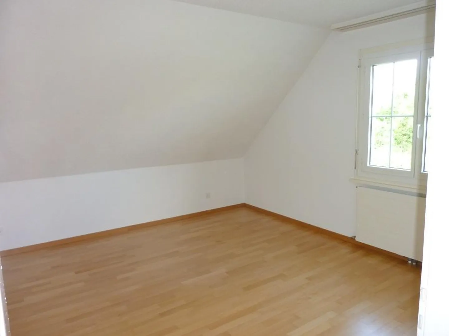 Charmante maison familiale jumelée avec grand jardin - Photo 5 sur 12