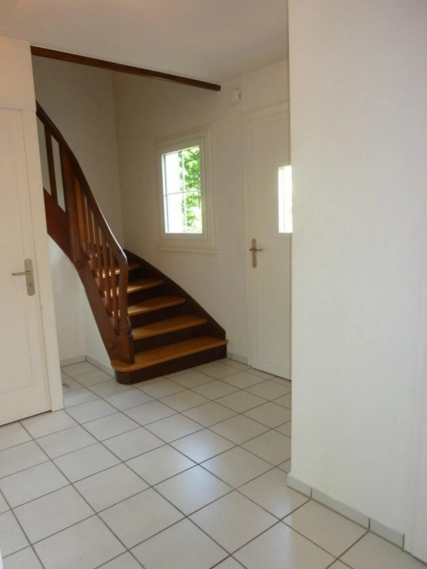 Charmante maison familiale jumelée avec grand jardin - Photo 6 sur 12