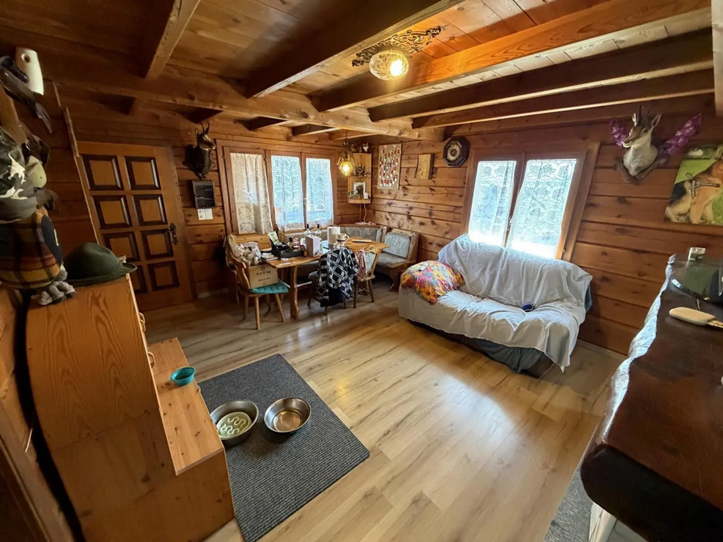 Chalet con due appartamenti di 3 camere, grande terreno edificabile in una posizione molto soleggiata... - Foto 2 di 72