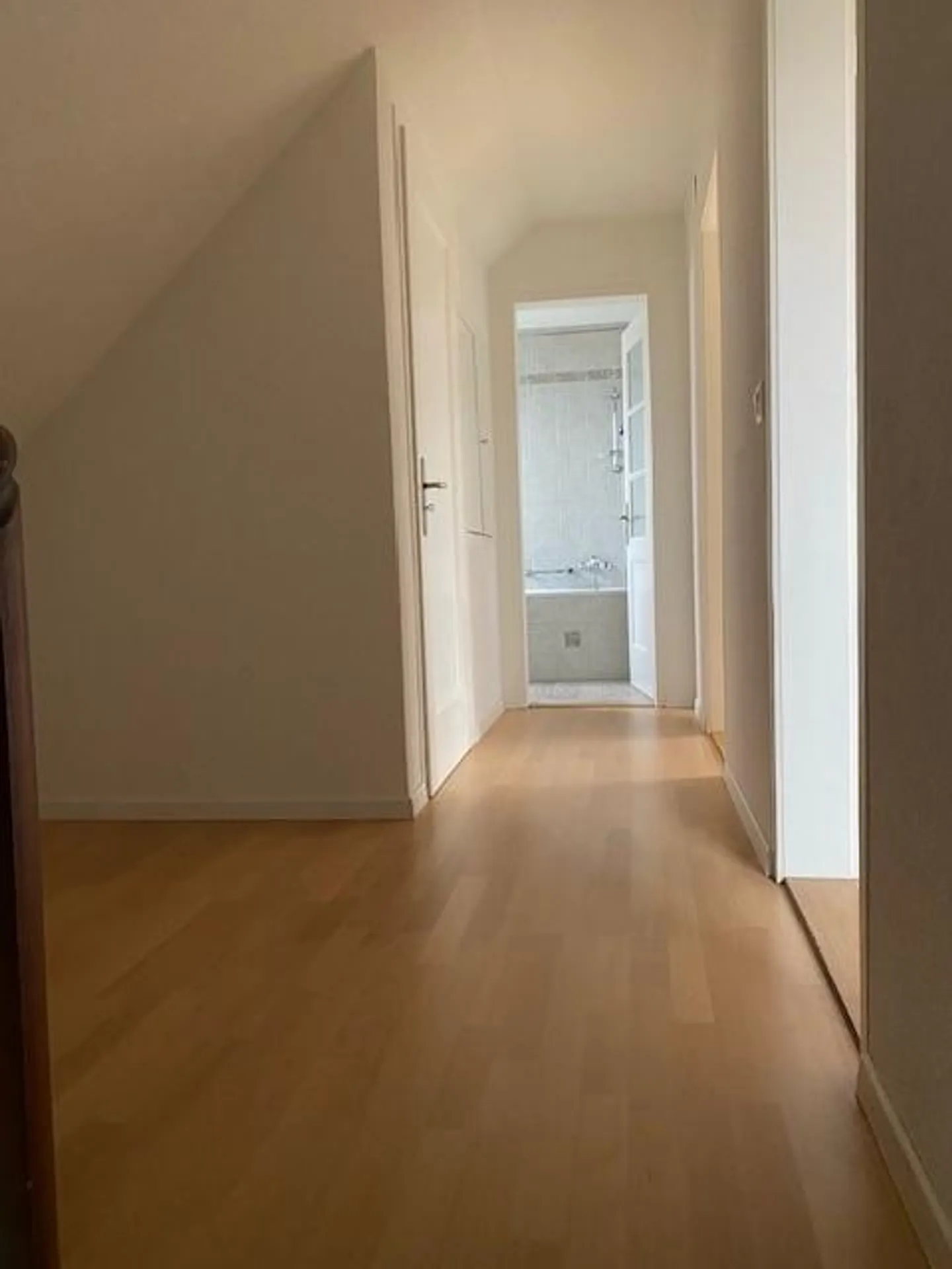 Charmante maison familiale jumelée avec grand jardin - Photo 7 sur 12