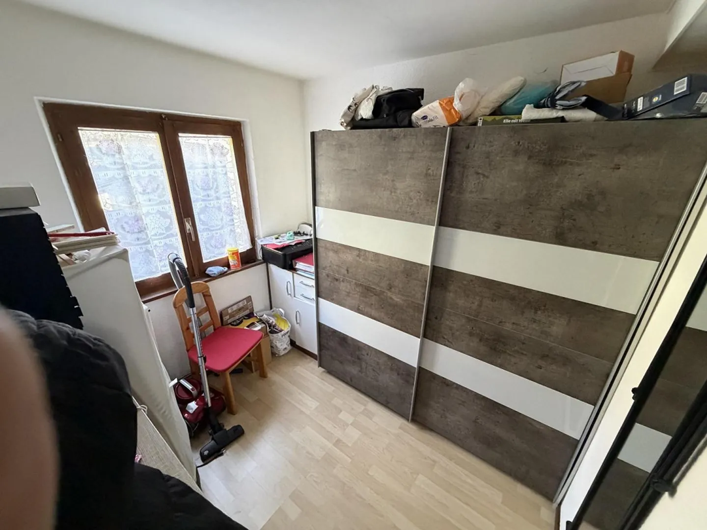 Chalet con due appartamenti di 3 camere, grande terreno edificabile in una posizione molto soleggiata... - Foto 13 di 72