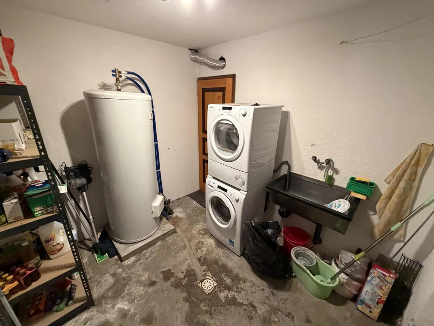 Chalet con due appartamenti di 3 camere, grande terreno edificabile in una posizione molto soleggiata... - Foto 16 di 72