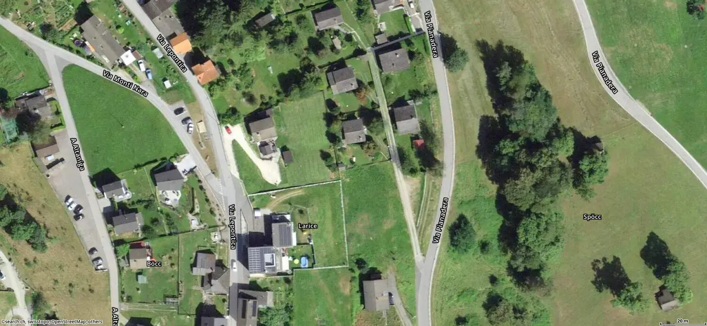 Chalet con due appartamenti di 3 camere, grande terreno edificabile in una posizione molto soleggiata... - Foto 33 di 72