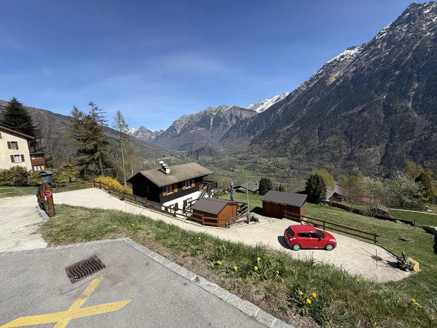 Chalet con due appartamenti di 3 camere, grande terreno edificabile in una posizione molto soleggiata... - Foto 26 di 72