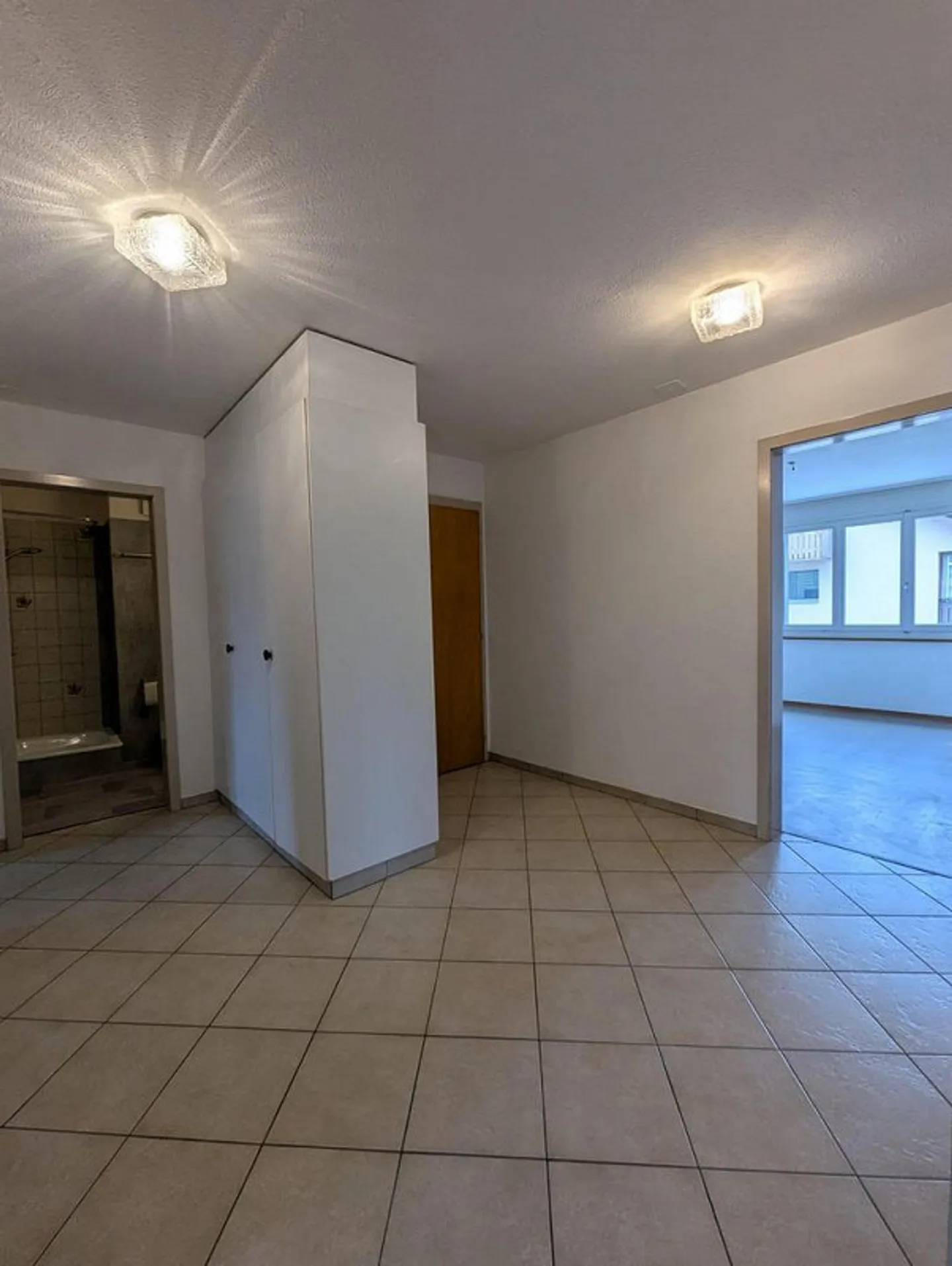 Luminoso appartamento di 4,5 stanze al 2° piano con balcone - Foto 9 di 11