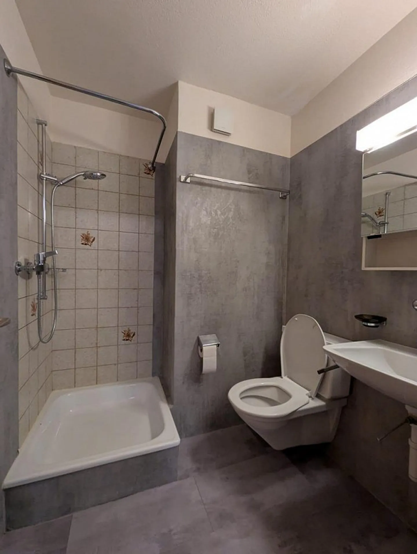 Luminoso appartamento di 4,5 stanze al 2° piano con balcone - Foto 7 di 11