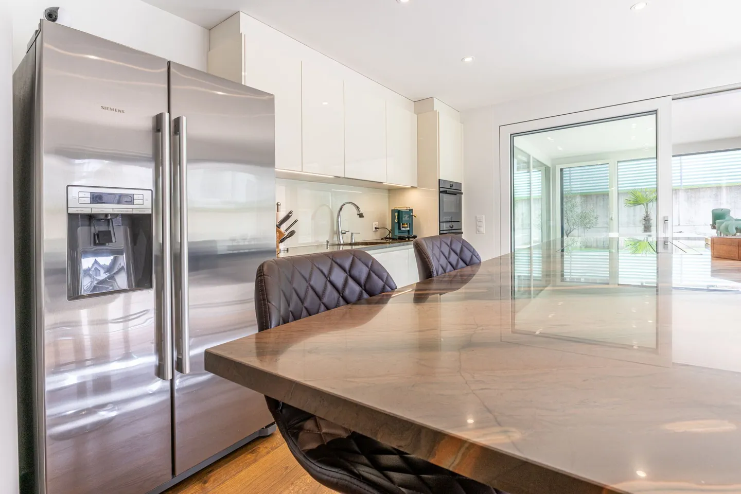 Condominio moderno di 4,5 stanze con grande area esterna e giardino d'inverno - Foto 3 di 14