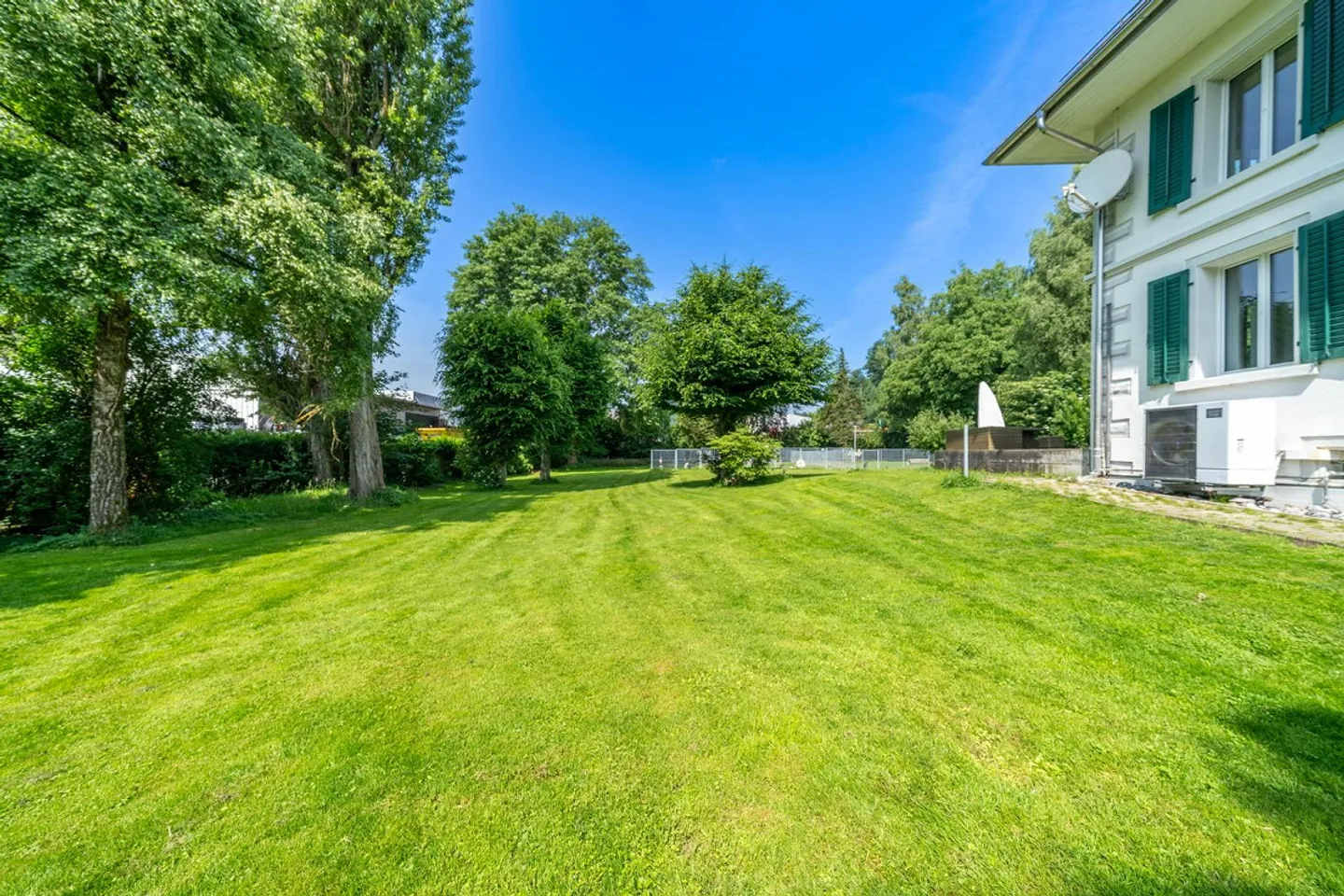 Proprietà unica con terreni simili a un parco - Foto 3 di 4