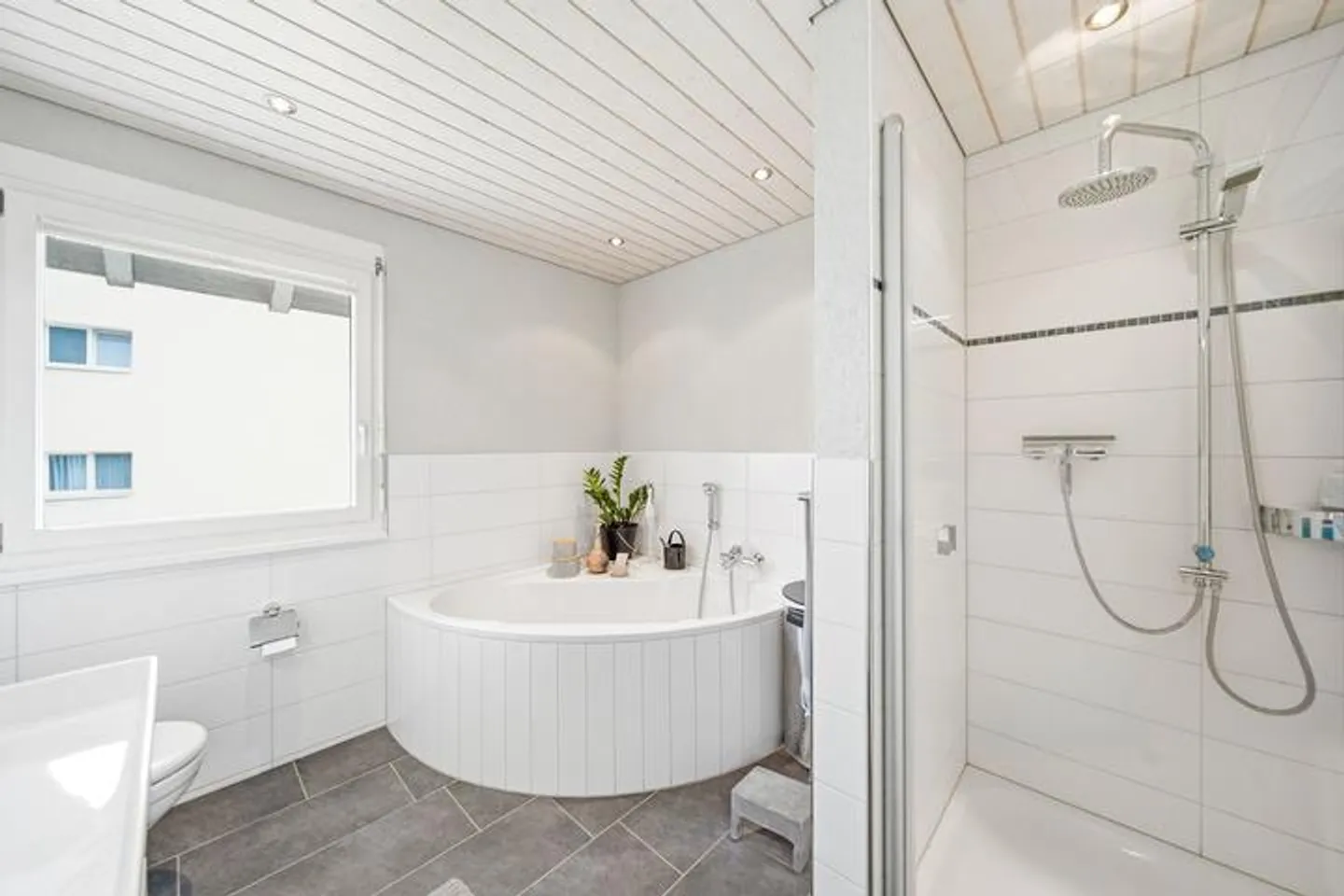 UNE MAISON AVEC DU COEUR : MODERNE, CHAUDE ET ACCUEILLANTE - Photo 6 sur 9