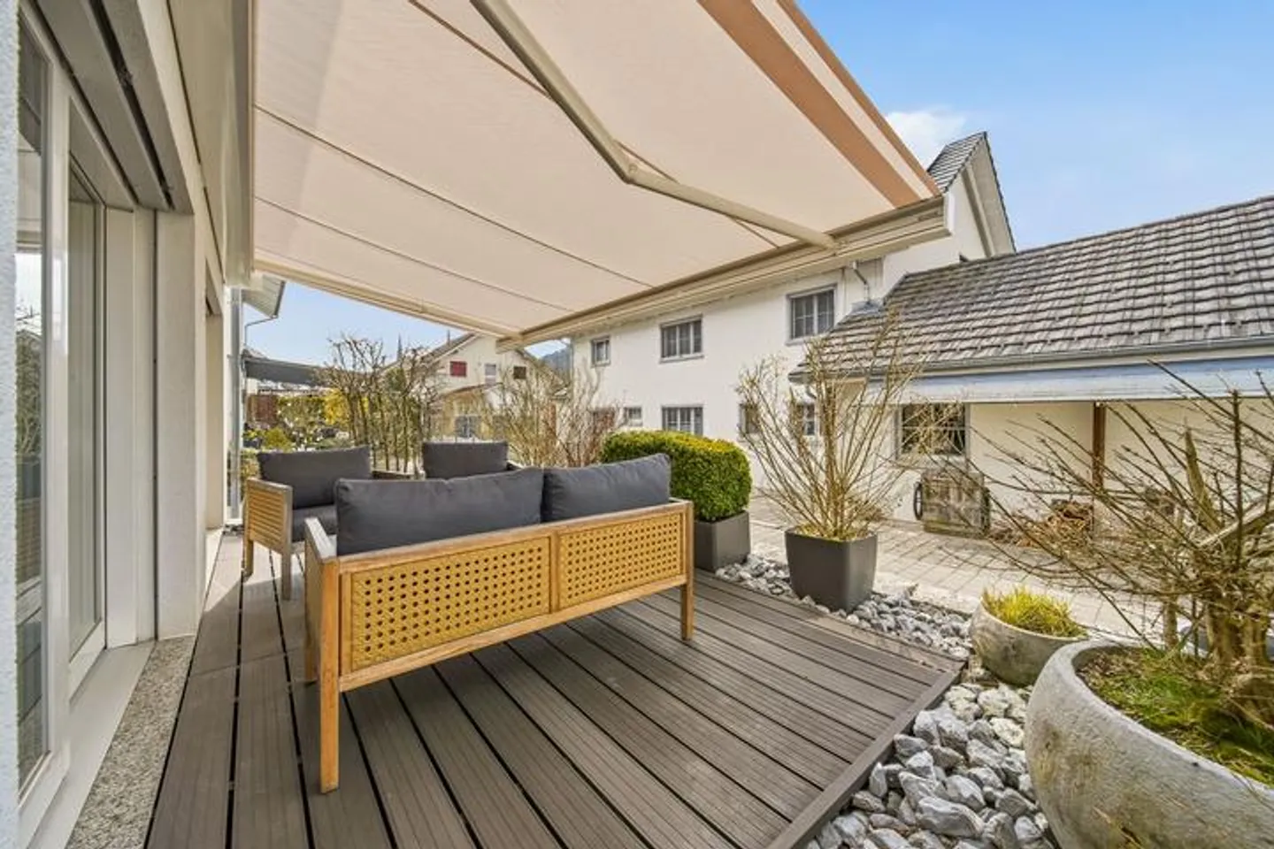 UNE MAISON AVEC DU COEUR : MODERNE, CHAUDE ET ACCUEILLANTE - Photo 7 sur 9