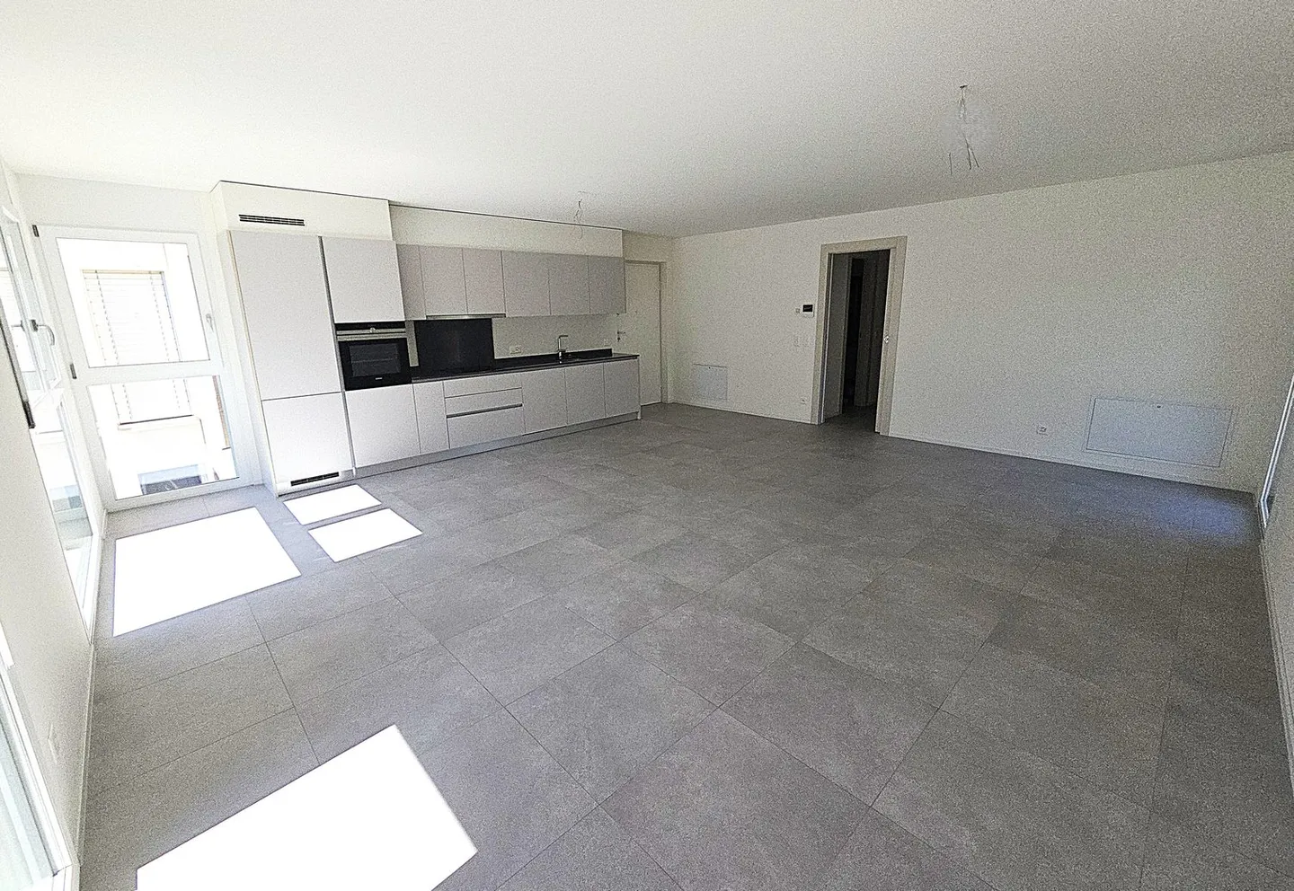 Modern apartment with 3.5 rooms in Claro – panoramic view and full accessibility - Photo 6 of 9