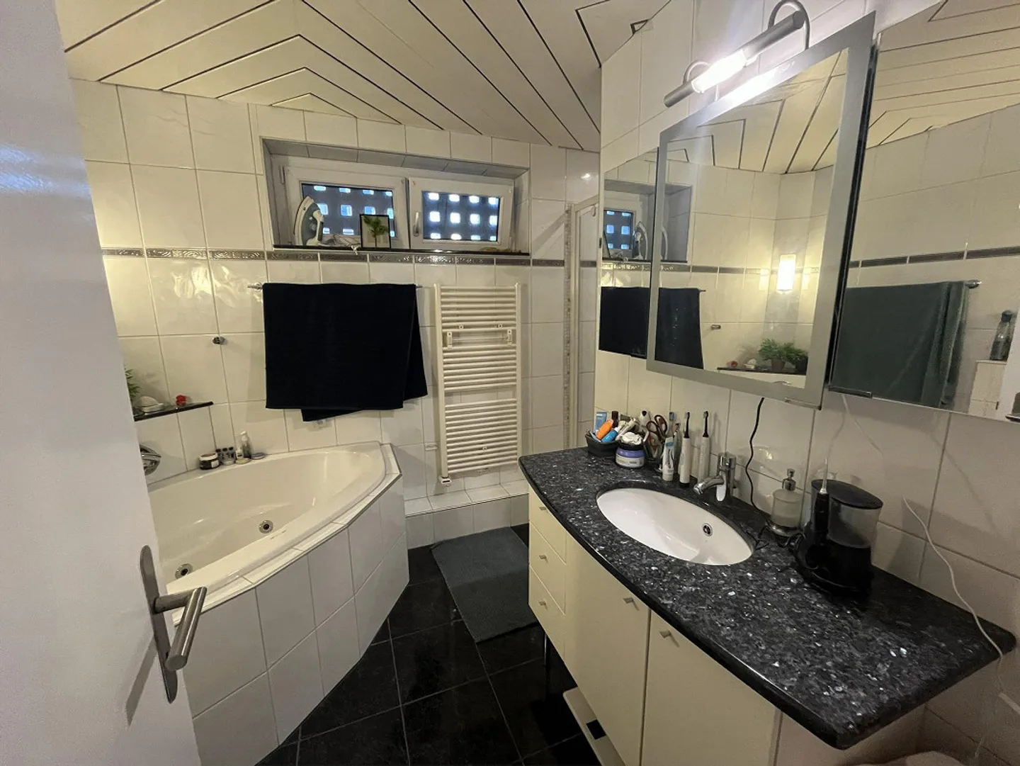 Modern, bright and centrally located 3.5-room apartment, furnished, near the Rhine - Photo 4 of 14