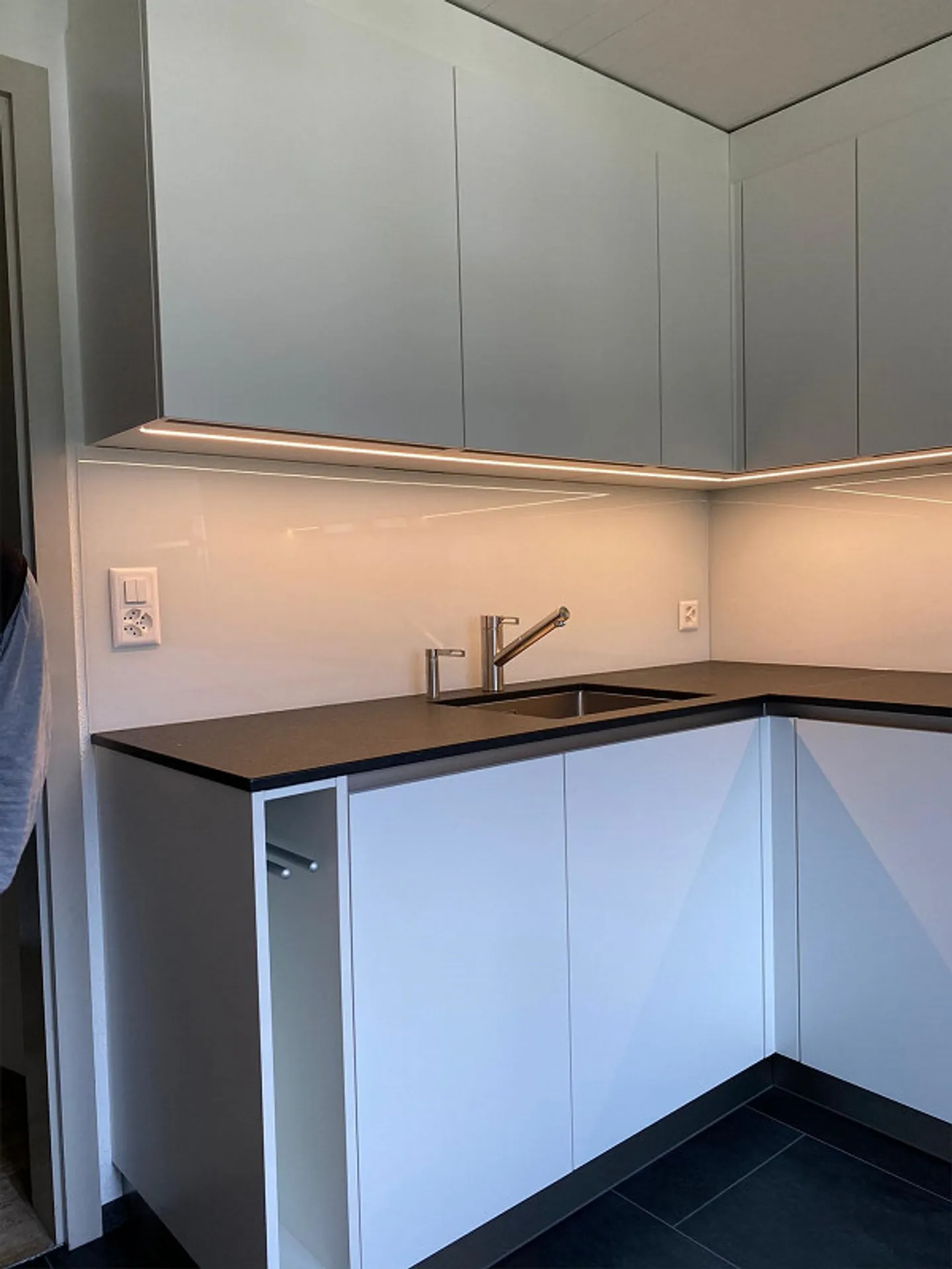 Bellissimo appartamento spazioso di 2,5 stanze con nuova cucina - Foto 3 di 9