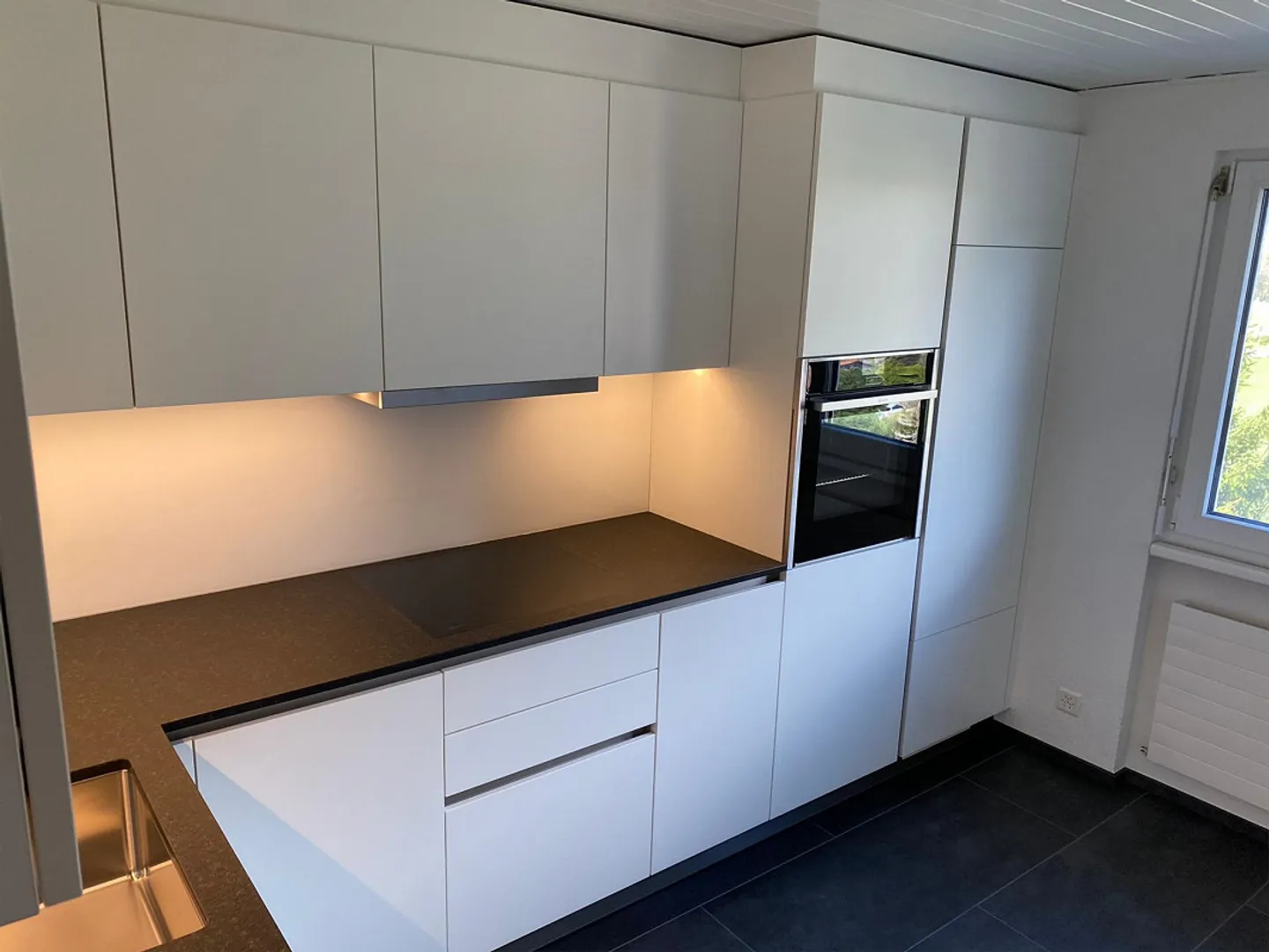 Bellissimo appartamento spazioso di 2,5 stanze con nuova cucina - Foto 2 di 9
