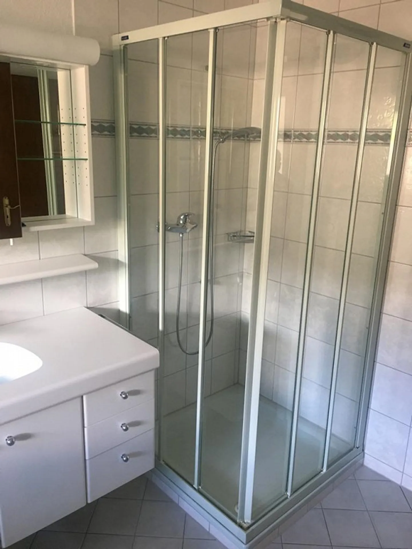 Bellissimo appartamento spazioso di 2,5 stanze con nuova cucina - Foto 7 di 9