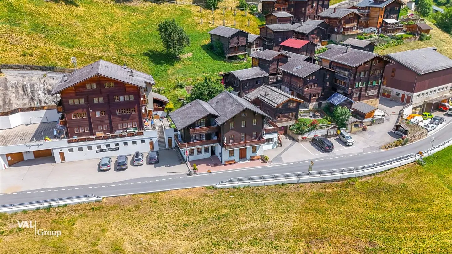 Hotel-Ristorante Jägerheim in posizione privilegiata con molteplici possibilità di utilizzo - Foto 2 di 12