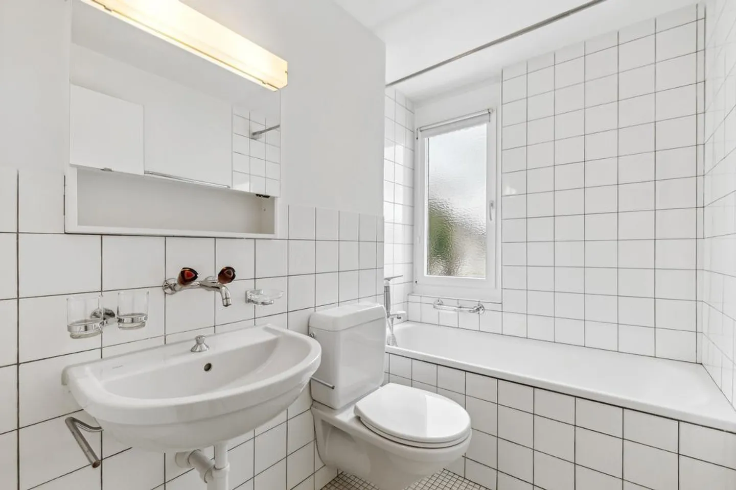 Luminoso appartamento di 4 stanze in una piccola casa plurifamiliare in affitto - Foto 7 di 12