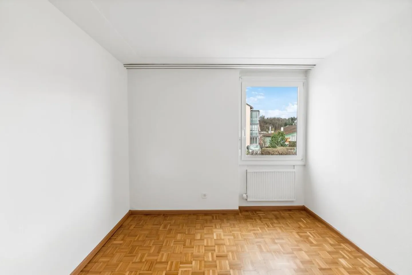 Luminoso appartamento di 4 stanze in una piccola casa plurifamiliare in affitto - Foto 9 di 12