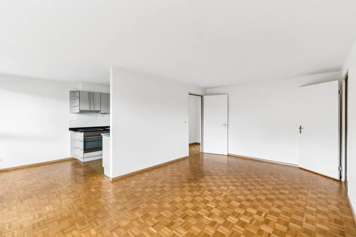 Luminoso appartamento di 4 stanze in una piccola casa plurifamiliare in affitto - Foto 8 di 12